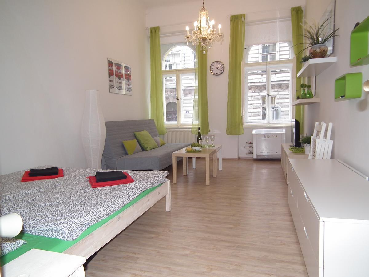 Apartment In The Centre Prága Kültér fotó